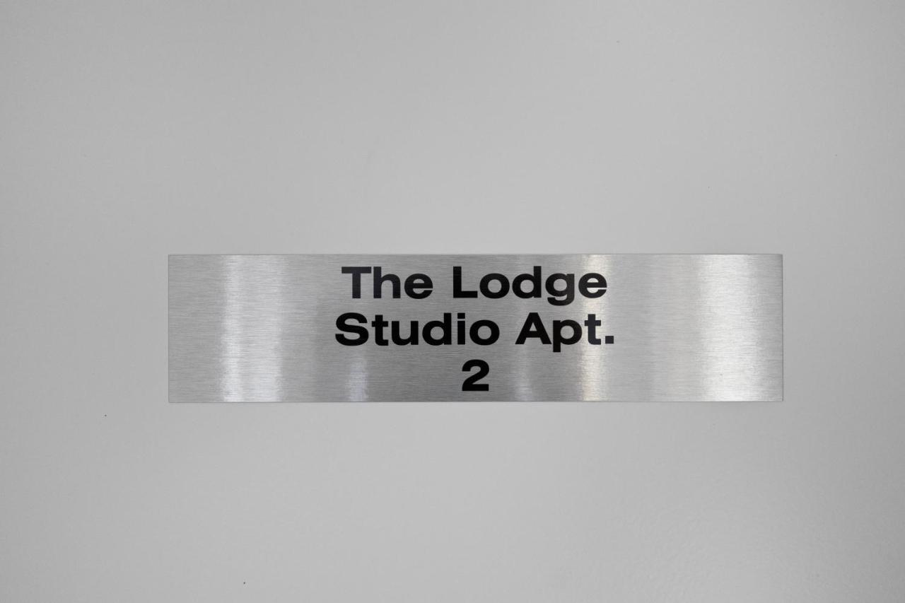 The Lodge - Studio Apartment'S カステル エクステリア 写真